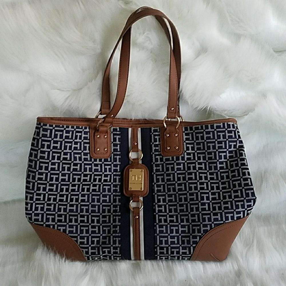 ● Tommy Hilfiger purse ●